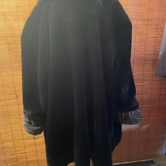 Monterey Fashion Faux Fur Super Soft Two Tone Coat Size 1X 27" PTP EUC - Picture 6 of 10